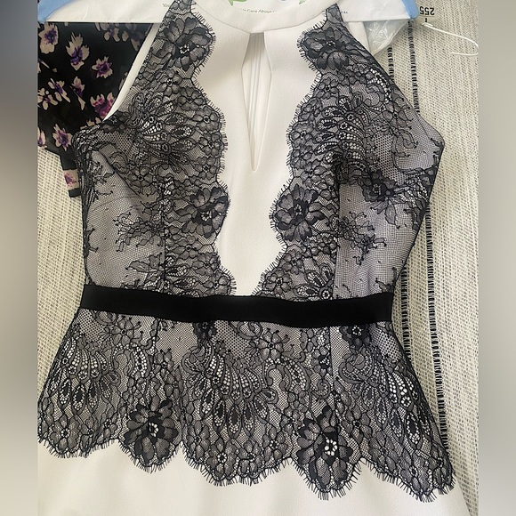 BCBG Dress in white/black, size 6 - Picture 3 of 4